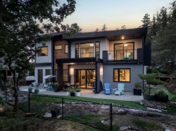 4673 Boulderwood Dr Saanich, BC V8Y 2P8