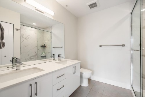 602-1450 Glentana Rd, View Royal, BC - Indoor Photo Showing Bathroom