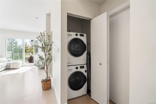 602-1450 Glentana Rd, View Royal, BC - Indoor Photo Showing Laundry Room
