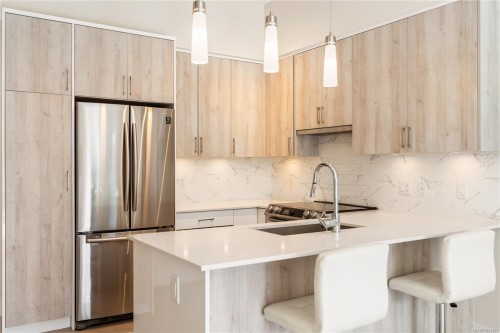 602-1450 Glentana Rd, View Royal, BC - Indoor Photo Showing Kitchen With Upgraded Kitchen