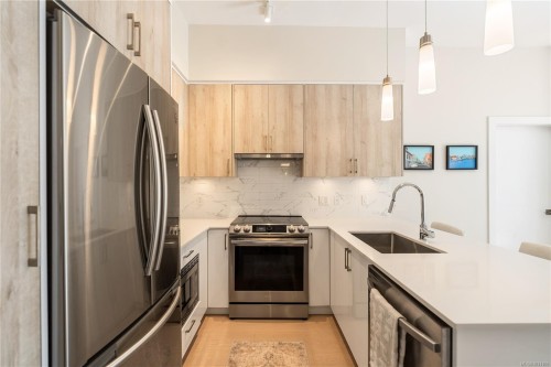602-1450 Glentana Rd, View Royal, BC - Indoor Photo Showing Kitchen With Upgraded Kitchen