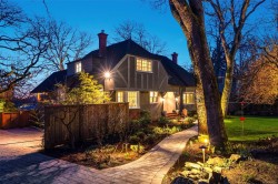 995 Terrace Ave Victoria, BC V8S 3V2