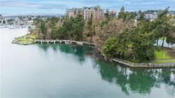 532 BOWLSBY Pl Victoria, BC V9A 4C7