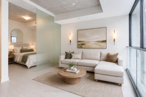 215-629 King Street W, Toronto, ON - Indoor Photo Showing Living Room