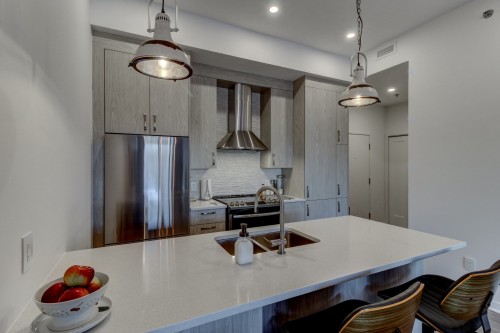 Cuisine - 405-1320 Rue Custine, Saint-Jérôme, QC - Indoor Photo Showing Kitchen With Upgraded Kitchen