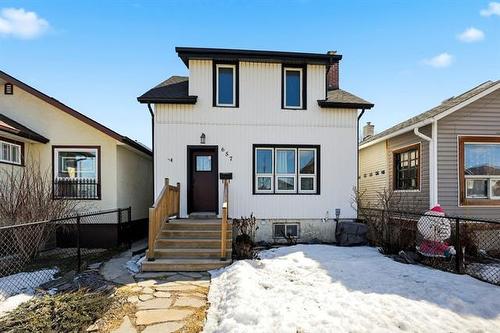 657 Goulding ST  Winnipeg, MB R3G 2S3