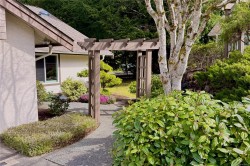 2-885 Berwick Rd SOUTHQualicum Beach, BC V9K 1N7