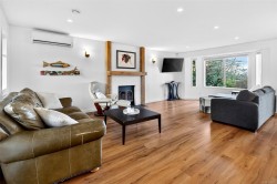 3990 Bow Rd Saanich, BC V8N 3B1