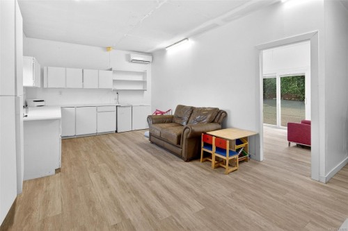 3990 Bow Rd, Saanich, BC 