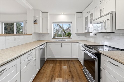 3990 Bow Rd, Saanich, BC 