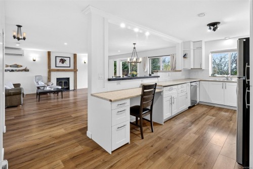 3990 Bow Rd, Saanich, BC 