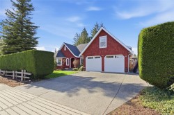 647 Temple St  Parksville, BC V9P 1B4