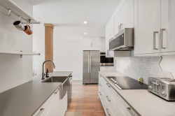 301-1680 Poplar Ave Saanich, BC V8P 4K7