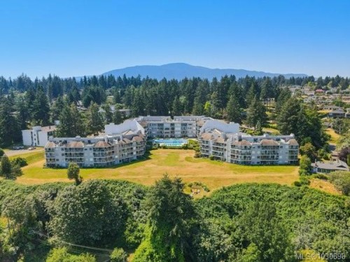 611-2562 Departure Bay Rd  Nanaimo, BC V9S 5P1