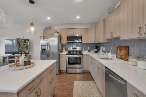 A-535 Petersen Rd, Campbell River, BC - Indoor Photo Showing Kitchen With Stainless Steel Kitchen With Upgraded Kitchen