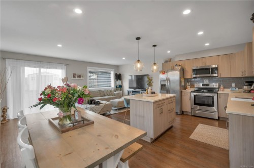 A-535 Petersen Rd, Campbell River, BC - Indoor Photo Showing Kitchen With Stainless Steel Kitchen With Upgraded Kitchen