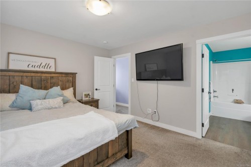 A-535 Petersen Rd, Campbell River, BC - Indoor Photo Showing Bedroom