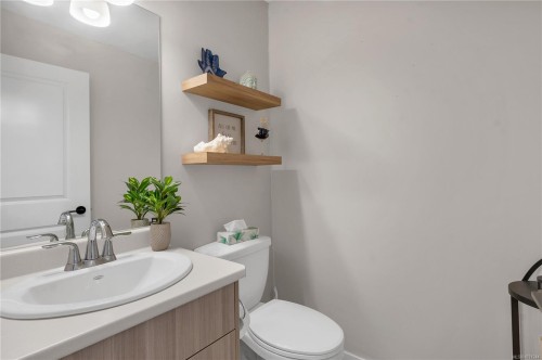 A-535 Petersen Rd, Campbell River, BC - Indoor Photo Showing Bathroom