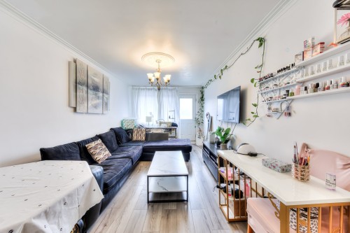 Living Room - 3-7105 12E Avenue, Montréal (Villeray/Saint-Michel/Parc-Extension), QC - Indoor Photo Showing Living Room