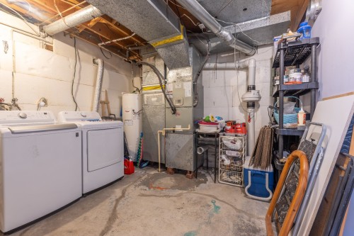 Salle de lavage - 266 8E Avenue, L'Île-Perrot, QC - Indoor Photo Showing Laundry Room