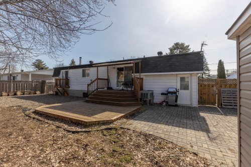 Jardin - 266 8E Avenue, L'Île-Perrot, QC - Outdoor With Deck Patio Veranda