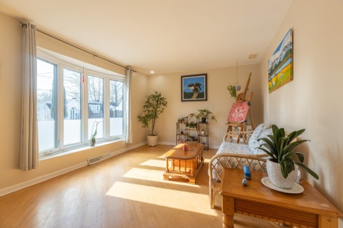 Salon - 266 8E Avenue, L'Île-Perrot, QC - Indoor Photo Showing Other Room