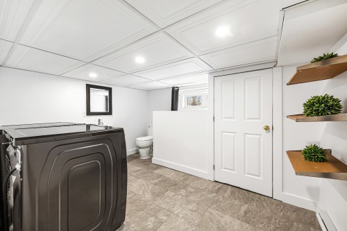 Salle de lavage - 1118 Rue Principale, Saint-Amable, QC - Indoor Photo Showing Laundry Room