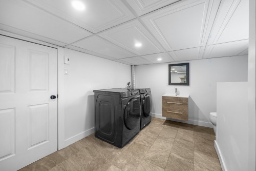 Salle de lavage - 1118 Rue Principale, Saint-Amable, QC - Indoor Photo Showing Laundry Room
