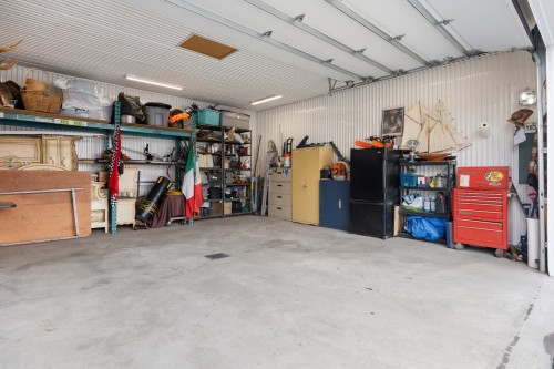 Garage - 1118 Rue Principale, Saint-Amable, QC - Indoor Photo Showing Garage