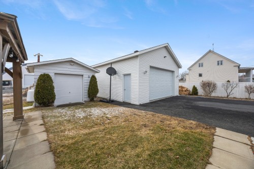 Garage - 1118 Rue Principale, Saint-Amable, QC - Outdoor