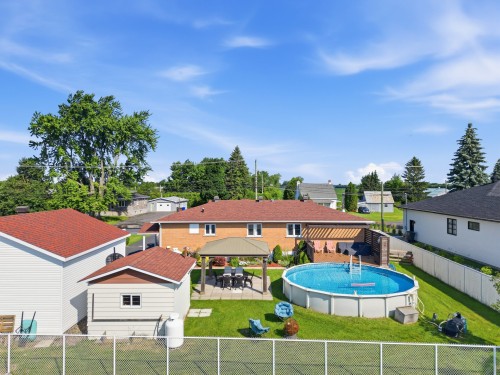 Vue d'ensemble - 1118 Rue Principale, Saint-Amable, QC - Outdoor With Above Ground Pool With Backyard With Exterior