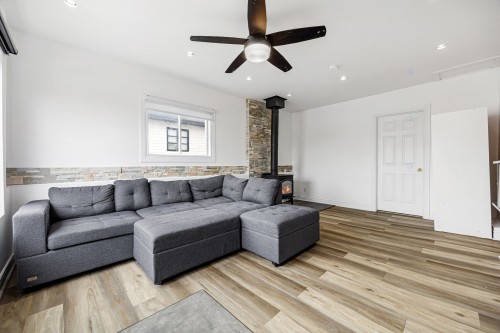 Salle familiale - 1118 Rue Principale, Saint-Amable, QC - Indoor Photo Showing Living Room