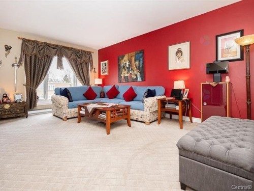 Living Room - 3735 Boul. Henri-Bourassa O., Montréal (Saint-Laurent), QC 