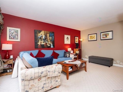 Living Room - 3735 Boul. Henri-Bourassa O., Montréal (Saint-Laurent), QC 