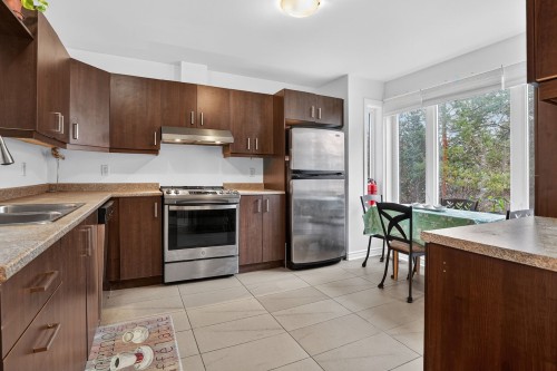 Cuisine - 34D Boul. Des Sources, Pointe-Claire, QC - Indoor Photo Showing Kitchen With Double Sink