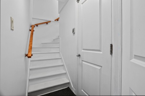 Escalier - 34D Boul. Des Sources, Pointe-Claire, QC - Indoor Photo Showing Other Room