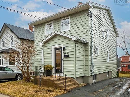 2582 Elm Street  Halifax, NS B3L 2Y4