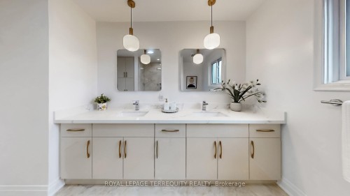41 Beardmore Crescent, Toronto, ON - Indoor Photo Showing Bathroom