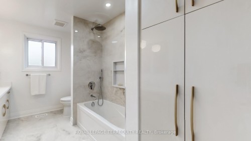 41 Beardmore Crescent, Toronto, ON - Indoor Photo Showing Bathroom