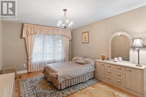 978 Tennyson Avenue, Mississauga, ON - Indoor Photo Showing Bedroom