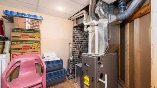 421 20Th Avenue, Creston, BC - Indoor Photo Showing Basement