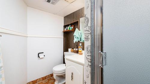 421 20Th Avenue, Creston, BC - Indoor Photo Showing Bathroom