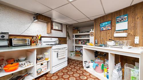 421 20Th Avenue, Creston, BC - Indoor