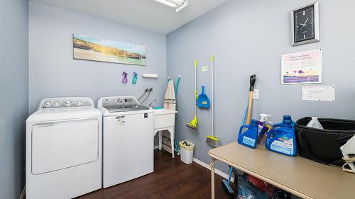 421 20Th Avenue, Creston, BC - Indoor Photo Showing Laundry Room