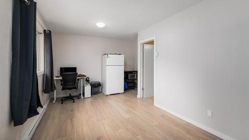 421 20Th Avenue, Creston, BC - Indoor Photo Showing Other Room