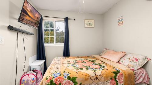 421 20Th Avenue, Creston, BC - Indoor Photo Showing Bedroom