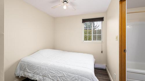 421 20Th Avenue, Creston, BC - Indoor Photo Showing Bedroom