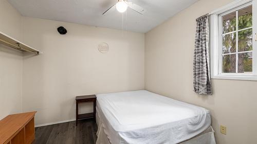 421 20Th Avenue, Creston, BC - Indoor Photo Showing Bedroom