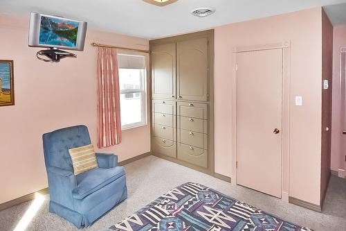 498 Braid Street, Penticton, BC - Indoor