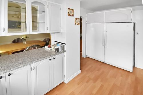 498 Braid Street, Penticton, BC - Indoor Photo Showing Kitchen
